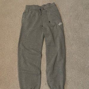 Nike women’s gray jogger sweatpants